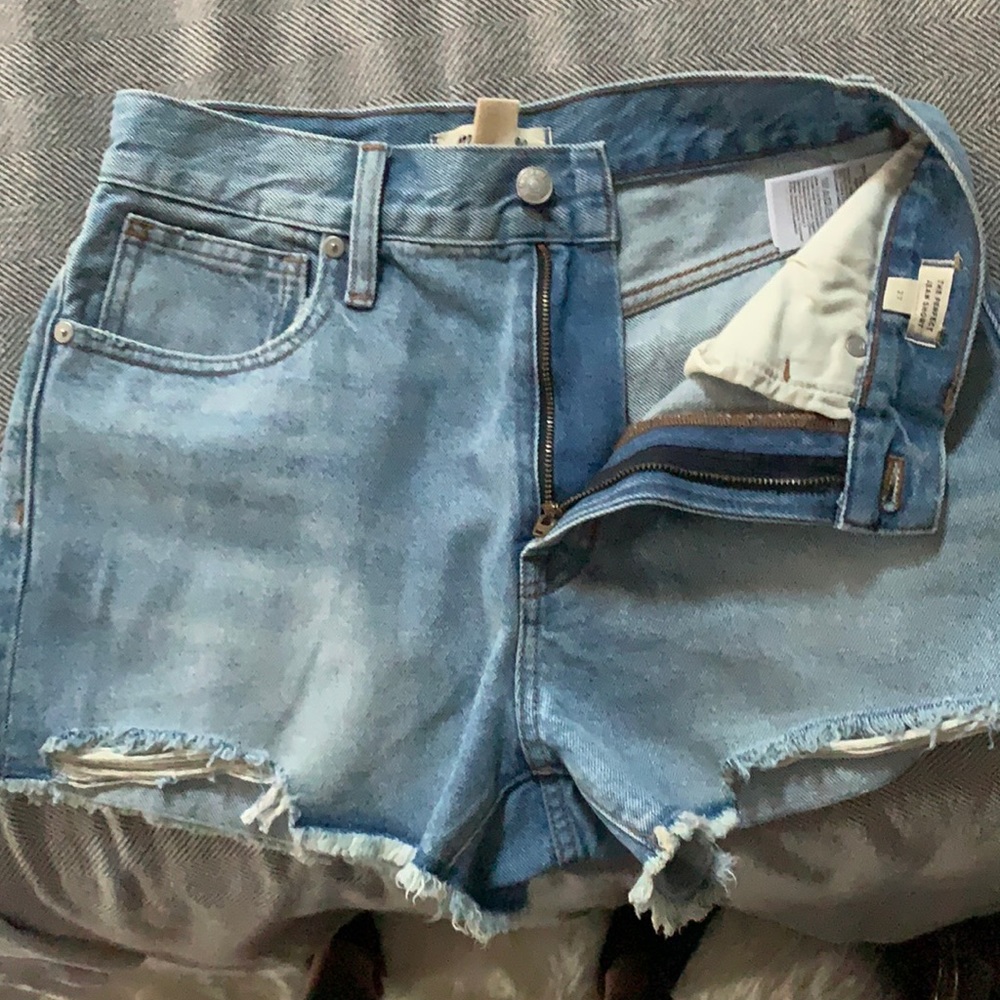 Madewell the perfect Jean short in size 27